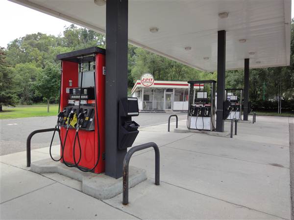 Jiffy's Gas Station